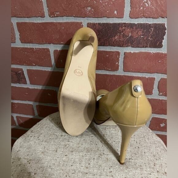 Michael Kors | Beige Stilettos - Picture 6 of 8